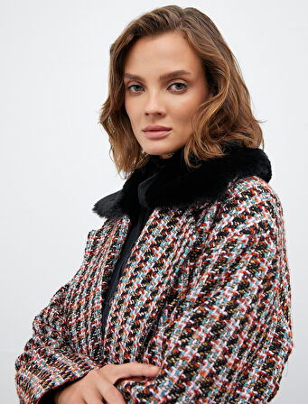 Melis Ağazat X Koton - Suni Kürklü Tüvit Kaban