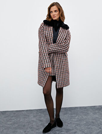 Melis Ağazat X Koton - Suni Kürklü Tüvit Kaban