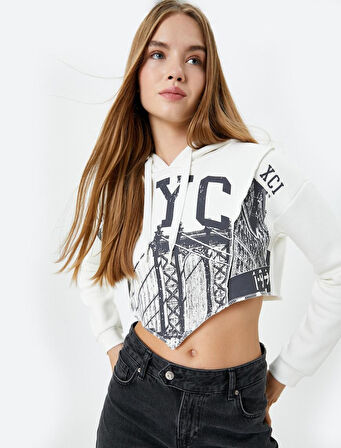 Crop Kapşonlu Sweatshirt Asimetrik Kesim NYC Baskılı