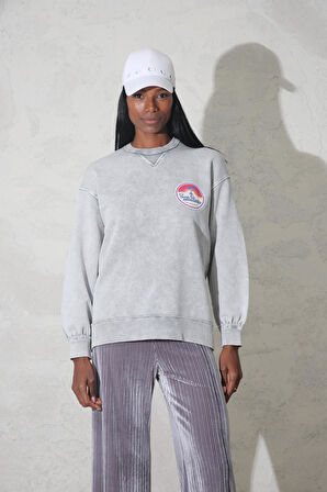 Gri Santa Monica Baskılı Yıkamalı Sweatshirt 16527