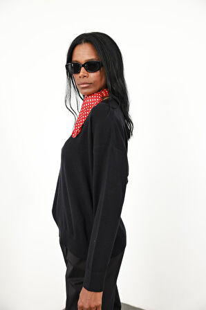 Siyah Bisiklet Yaka Lyocell İplik Triko 