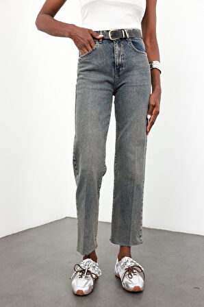 Eskitmeli Mavi Kemerli Kesik Paça Jean 