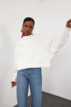 Beyaz Basic Sweatshirt 