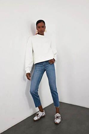 Beyaz Basic Sweatshirt 