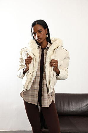 Ekru Kapüşonu Kürklü Mont D99613