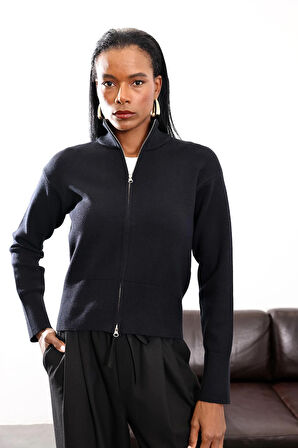 Siyah Dik Yaka Fermuarlı Hırka 0657