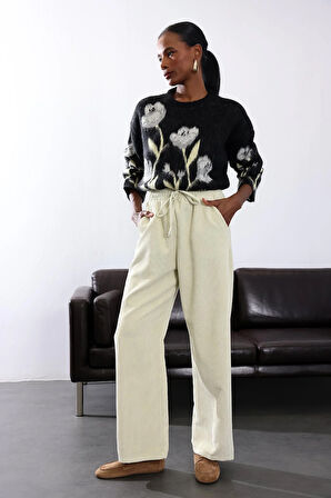 Siyah Çiçek Desenli Kazak 