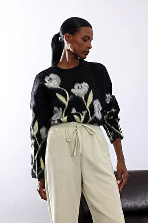 Siyah Çiçek Desenli Kazak 