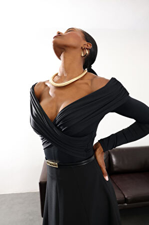 Siyah Kruvaze Yaka Alttan Çıtçıtlı Bluz 2575