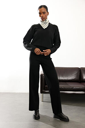 Siyah Bisiklet Yaka Yumuşak Dokulu Triko 251297