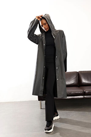 Siyah Kapüşonlu Yağmurluk 