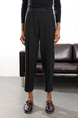 Siyah Pile Detaylı Havuç Pantolon 60