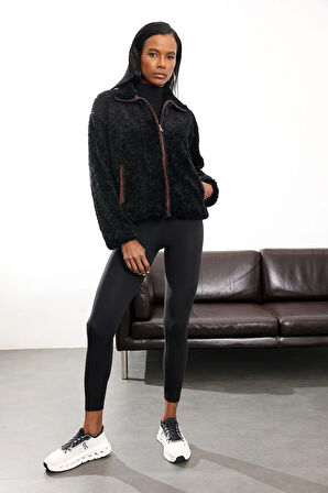 Siyah Kadife Detaylı Peluş Mont 