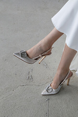 Vilda Taş Detaylı Bej Topuklu Ayakkabı