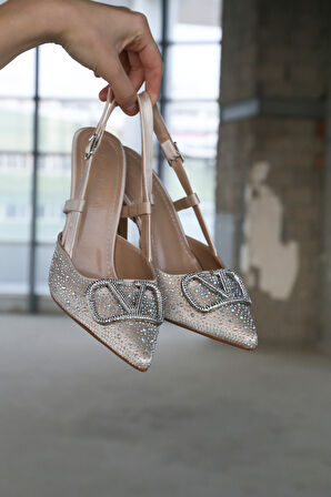 Vilda Taş Detaylı Bej Topuklu Ayakkabı