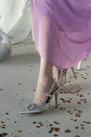 Vilda Taş Detaylı Bej Topuklu Ayakkabı