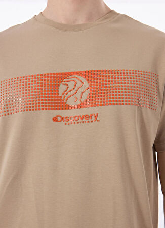 Discovery Expedition D5SM-TST3835 Açık Kahve Bisiklet Yaka Relaxed Baskılı Erkek T-Shirt