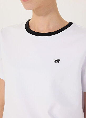 Mustang Bisiklet Yaka Nakışlı Beyaz - Siyah Kadın T-Shirt M5SL-TST1849