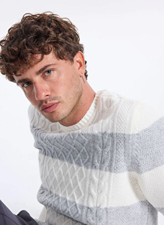 Discovery Expedition D5WM-KZK3767 Ekru-Gri Bisiklet Yaka Relaxed Örgü Desenli Erkek Kazak