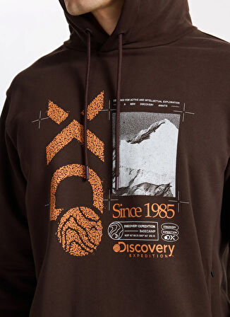 Discovery Expedition D5WM-SWT3857 Kahve Kapüşon Yaka Relaxed Baskılı Erkek Sweatshırt