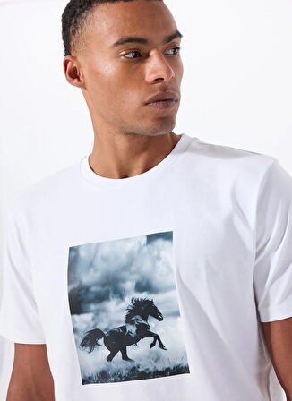 Mustang Bisiklet Yaka Baskılı Beyaz Erkek T-Shirt M5WM-TST1052