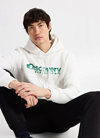 Discovery Expedition D5WM-SWT3854 Beyaz Kapüşon Yaka Relaxed Baskılı Erkek Sweatshırt