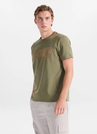 Mustang Koyu Haki Erkek Relaxed Baskılı T-Shirt M5SM-TST1287
