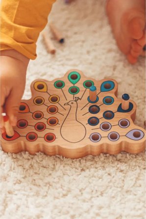 Montessori Ahşap Duyusal Eğitici Oyuncak Renkli Pim Takmalı Tavus Kuşu