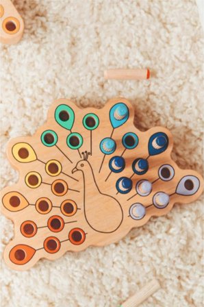Montessori Ahşap Duyusal Eğitici Oyuncak Renkli Pim Takmalı Tavus Kuşu