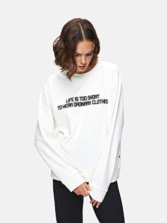 Sloganlı Sıfır Yaka Uzun Kollu Beyaz Sweatshırt