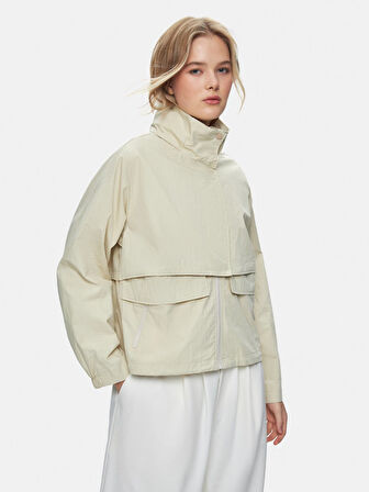 Uzun Kollu Dik Yaka Önü Cepli Bej Ceket