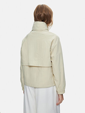 Uzun Kollu Dik Yaka Önü Cepli Bej Ceket