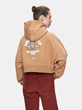 Uzun Kollu Kapüşonlu Baskılı Kahve Rengi Sweatshırt