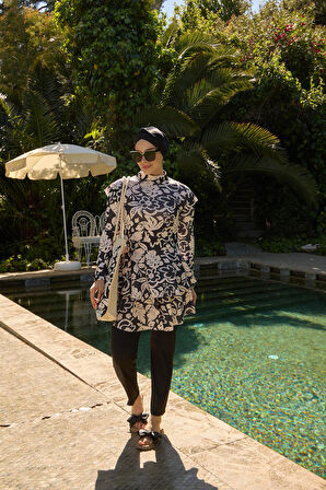 Tam Kapalı Mayo Likralı Fulya Model Beyaz Yaprak Desenli Siyah