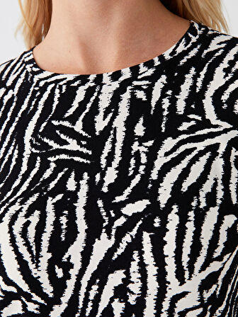 LCWAIKIKI Basic Siyah Bisiklet Yaka Desenli Uzun Kollu Kadın Bluz