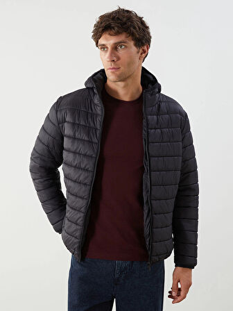 LCWAIKIKI Classic Siyah Standart Kalıp Kapüşonlu Erkek Şişme Mont