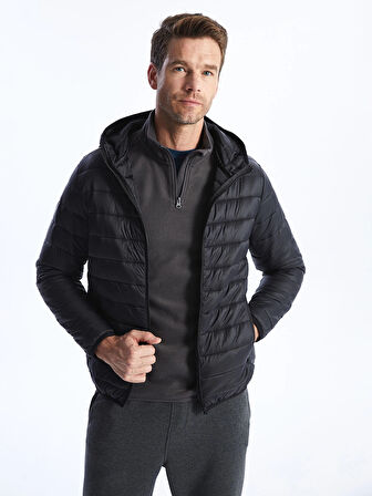 LCWAIKIKI Classic Siyah Standart Kalıp Kapüşonlu Erkek Şişme Mont