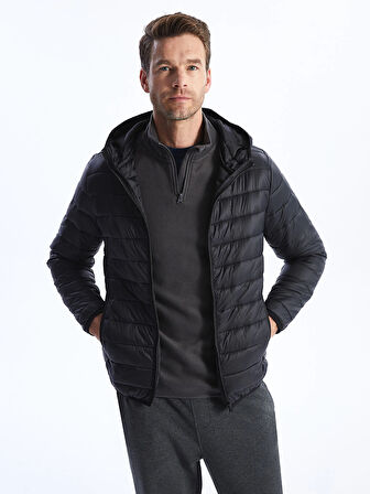 LCWAIKIKI Classic Siyah Standart Kalıp Kapüşonlu Erkek Şişme Mont