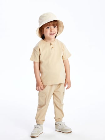 LCW Kids Bej Bisiklet Yaka Kısa Kollu Dokulu Kumaş Erkek Bebek Tişört