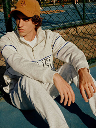 LCW Casual BEYAZ Dik Yaka Uzun Kollu Baskılı Erkek Kalın Sweatshirt