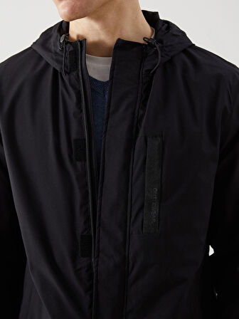 LCWAIKIKI Classic Siyah Standart Kalıp Kapüşonlu Erkek Mont