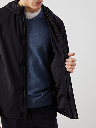 LCWAIKIKI Classic Siyah Standart Kalıp Kapüşonlu Erkek Mont