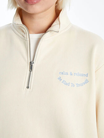 XSIDE Bej Dik Yaka Nakışlı Oversize Kadın Kalın Sweatshirt