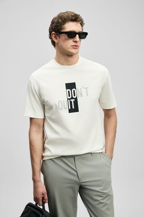 Carl Modern Grafik Tişört Kırık Beyaz