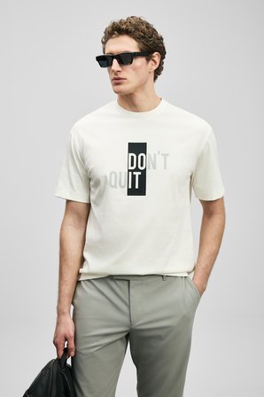 Carl Modern Grafik Tişört Kırık Beyaz