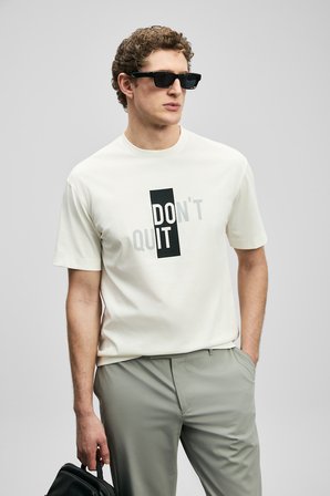 Carl Modern Grafik Tişört Kırık Beyaz