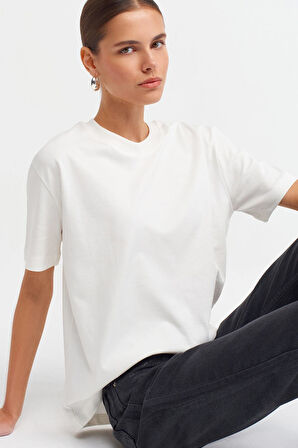 Dekoratif Dikişli Bsiklet Yaka Tshirt Ekru