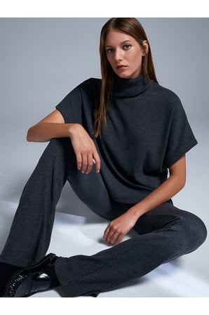 32239 Asimetrik Kesim Boğazlı Top
