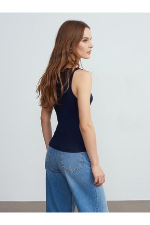 21048 Halter Yaka Top-Lacivert