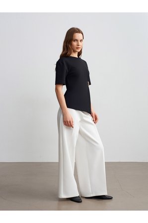 32445 Aksesuar Detaylı Basic T-Shirt